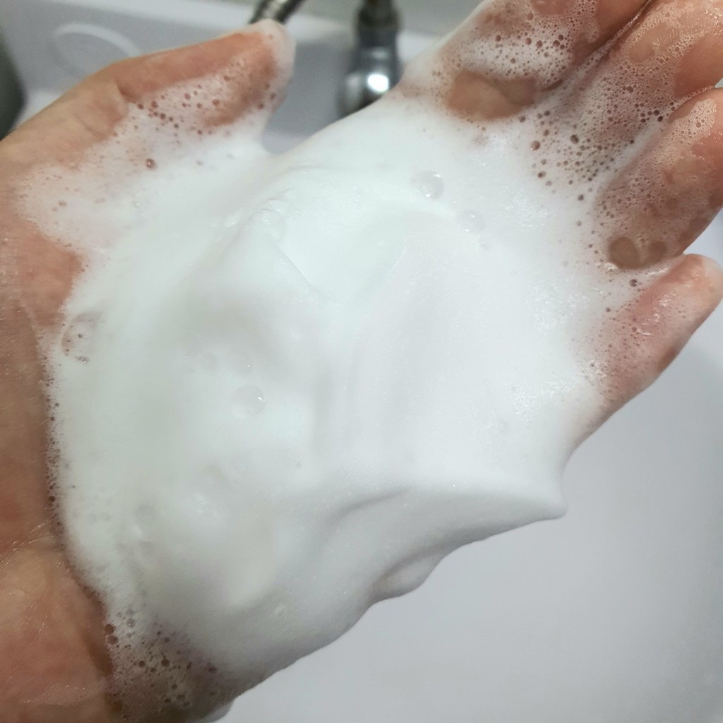 Sửa rửa mặt chăm sóc da mụn, làm dịu da Dr.BanggiWon Acne Care Foaming Cleanser 200ml