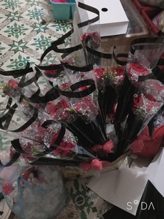 1 bó hoa hồng khổng lồ