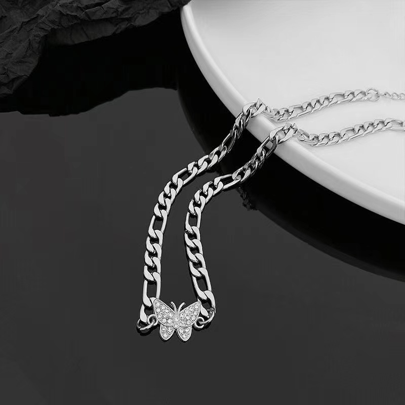 Vòng cổ bướm bằng thép titan không phai màu