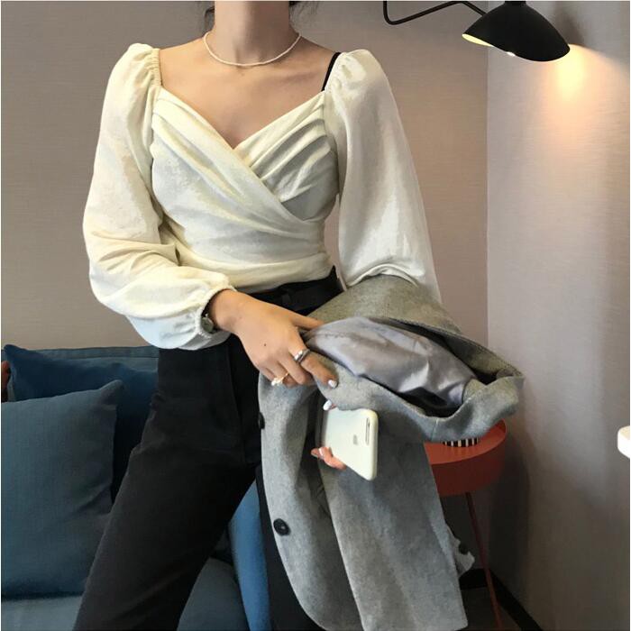 Áo Nhung Xếp Ly Tay Phồng Cổ Chữ V Phong Cách Retro Hàn Quốc Có 2 Màu Lựa Chọn | BigBuy360 - bigbuy360.vn