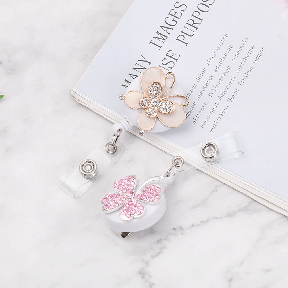 Chiếc Kẹp Giữ Thẻ Tên Chống Thất Lạc