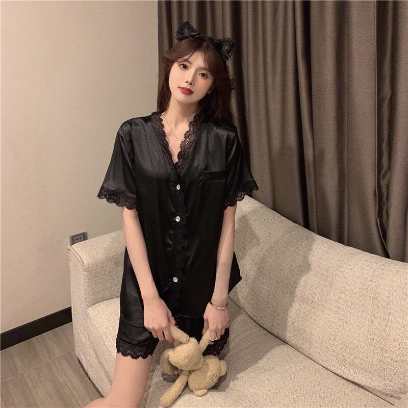 Bộ Ngủ Ren Viền Đen Sexy 💋 Đồ Ngủ Nữ Lụa Phối Ren Cổ Quyến Rũ Kèm Quần Đùi 💋 | BigBuy360 - bigbuy360.vn