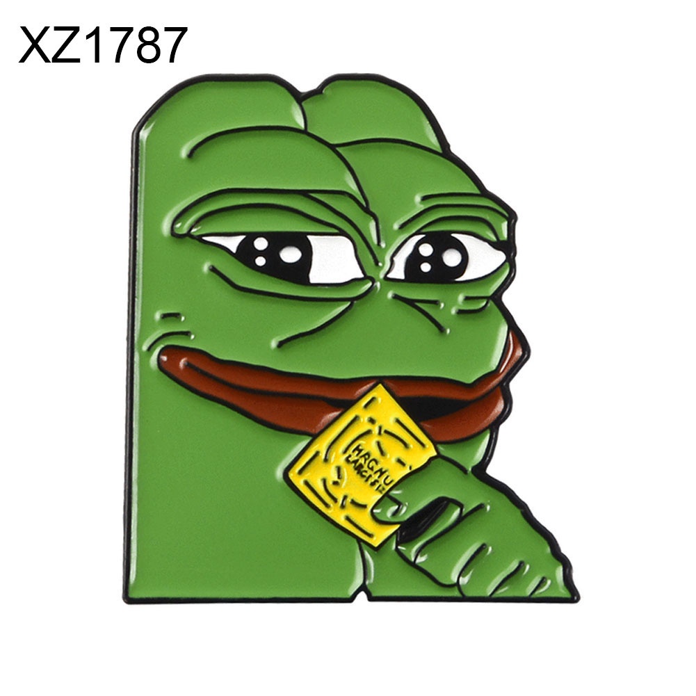 Ghim cài áo kiểu chú ếch dễ thương phối với trang phục denim dễ thương cho nữ