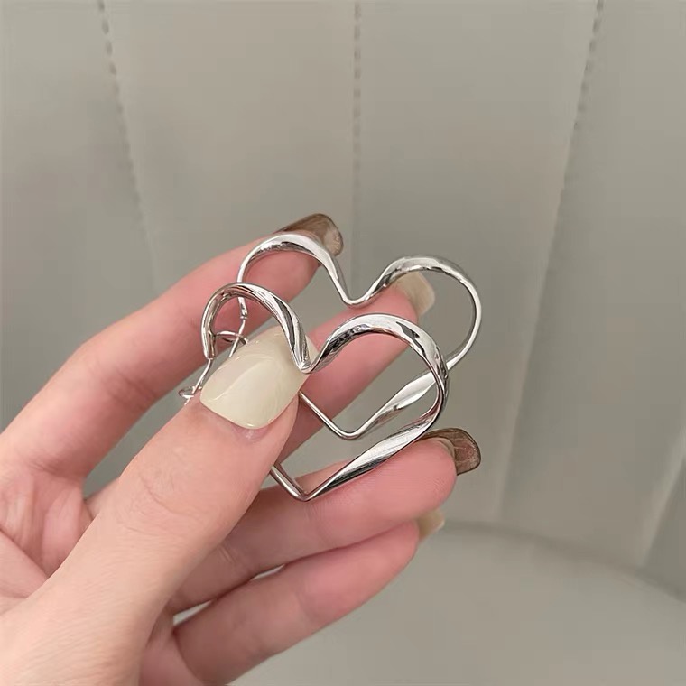 Khuyên Tai Dạng Móc Hình Trái Tim Màu Bạc Thời Trang Phong Cách Hàn Quốc