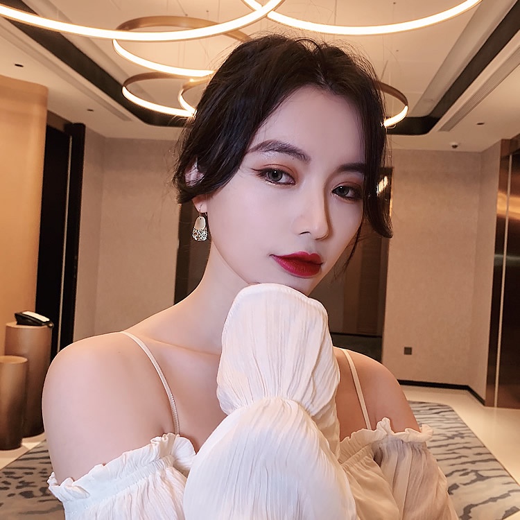Khuyên Tai Dáng Dài Thiết Kế Độc Đáo Thời Trang / Bông Tai