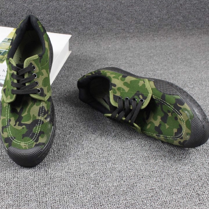 Giày rằn ri đi rừng