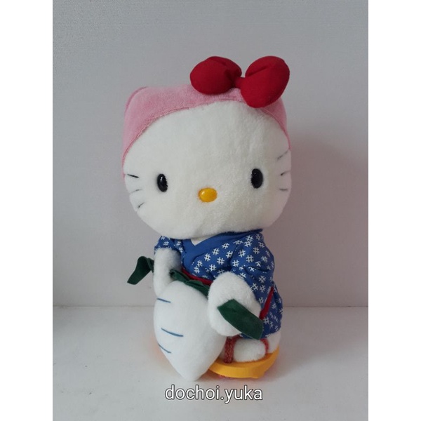 Gấu bông Hello Kitty cầm củ cải