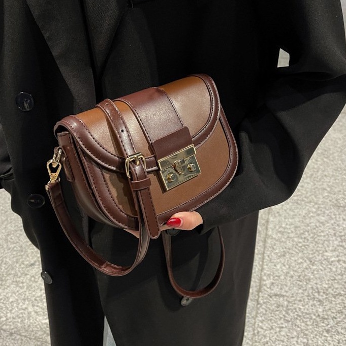 Túi đeo chéo nữ khóa gài da trơn kiểu dáng basic hàng mới 2022 AL25