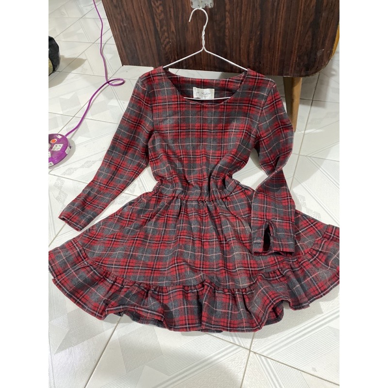 THANH LÝ TỦ ĐỒ : ĐÀM Caro XINH XẮN CUTE HIỆU SO FASHION SIZE M