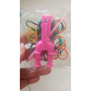 Thắt vòng tay handmade.