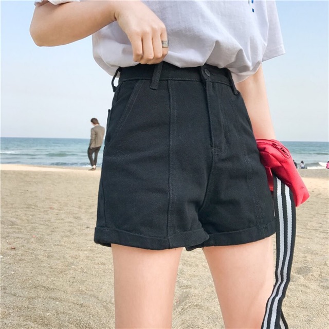 Quần Shorts Cạp Cao Ống Rộng_Phối Chỉ Nổi Bật