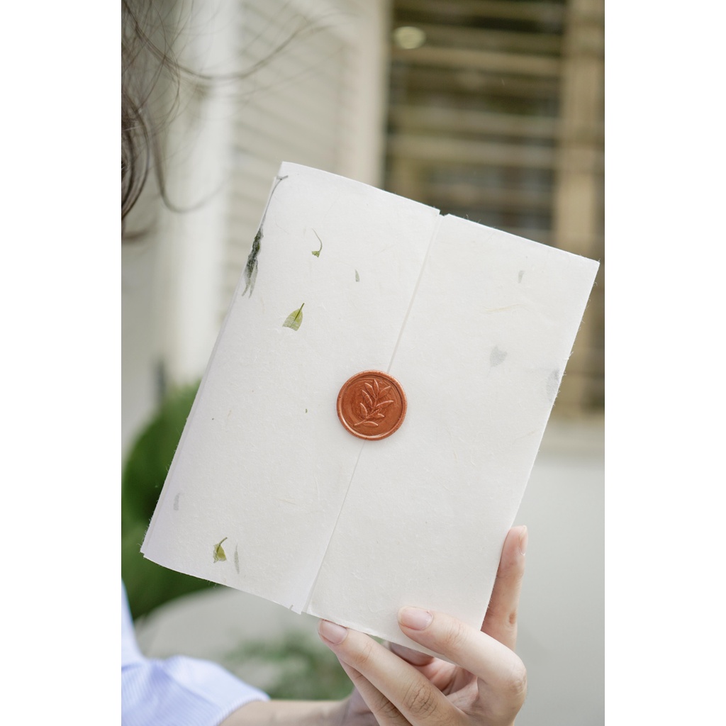 Kẹp sách làm từ giấy dó ép hoa