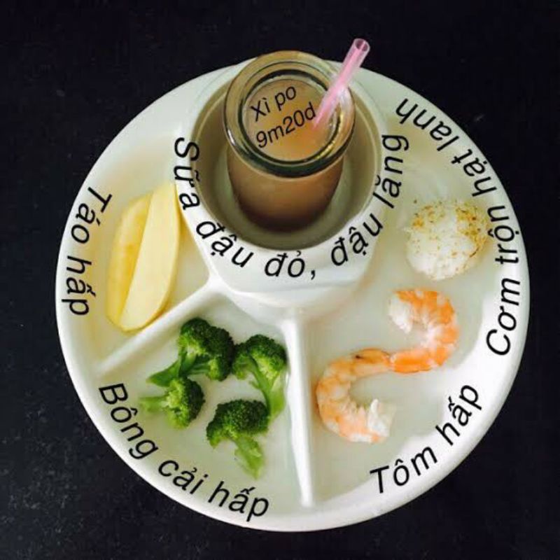 Khay tròn Nhật Bản 4 ngăn có chỗ để cốc cho bé