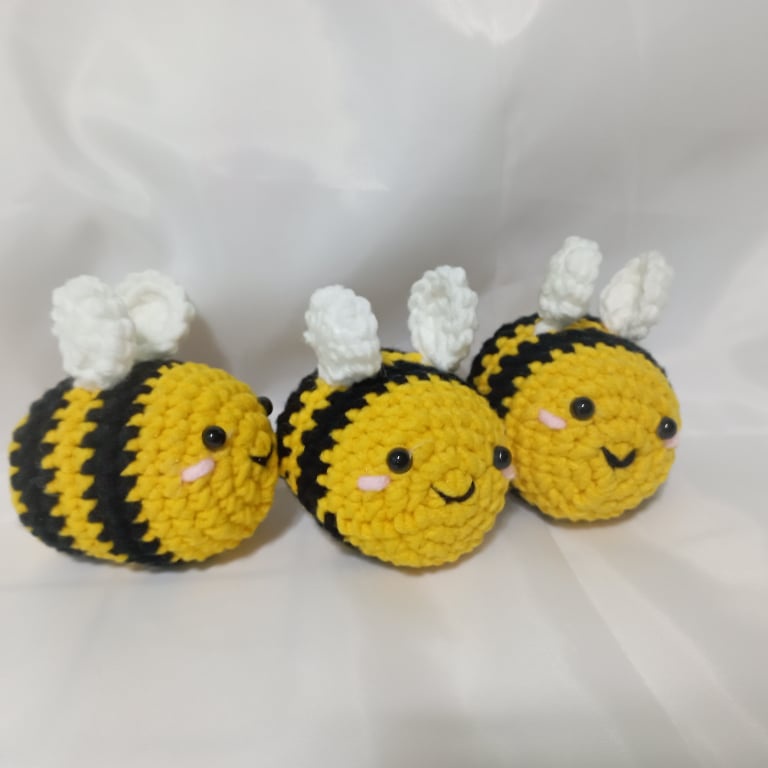 Móc khóa chị ong nâu nâu len dễ thương , handmade