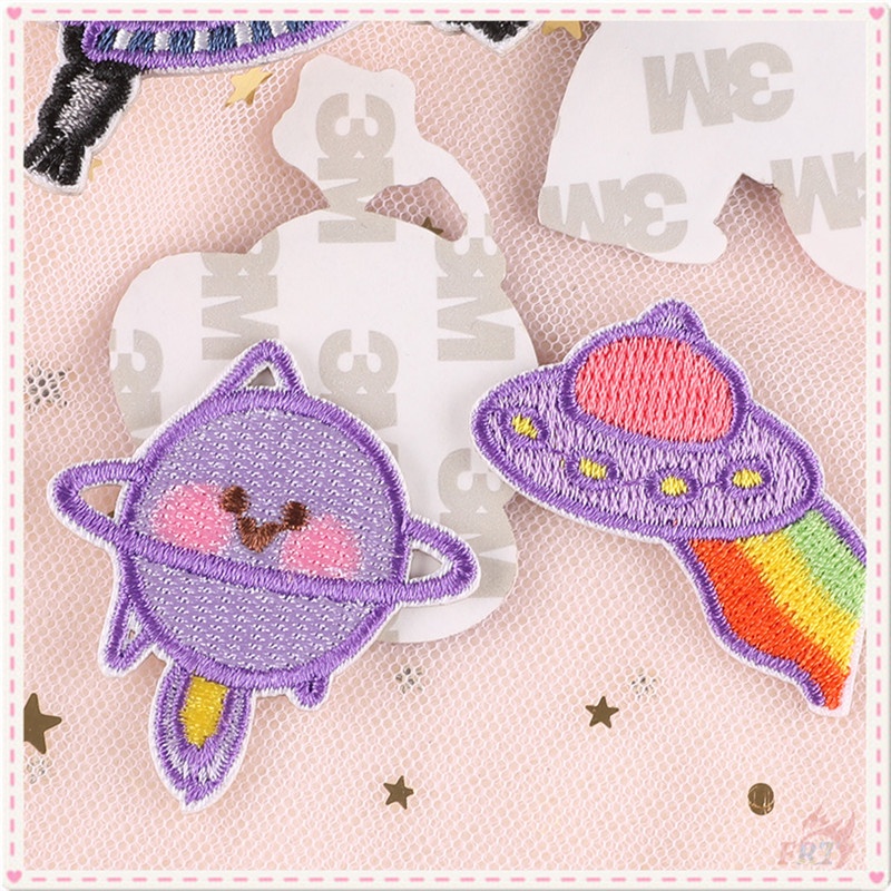 ✿ Miếng Dán Trang Trí Hình Cô Gái Phi Hành Gia Màu Tím Độc Đáo ✿ 1 Huy Hiệu Ủi Thêu Hình UFO