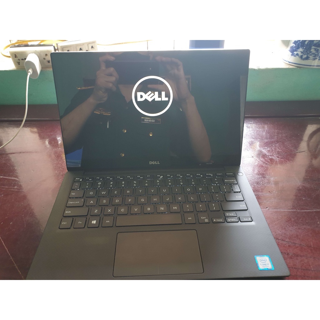 Laptop Dell XPS 9360 l Core i7-7560U l RAM 16 GB l SSD 512GB l Màn 13'3 - 4K - cảm ứng  hàng đẹp 99%