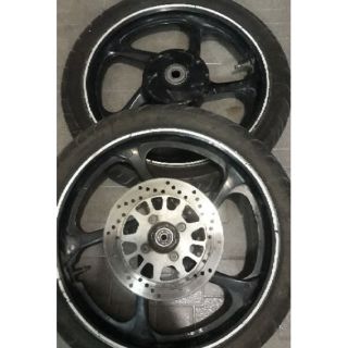 Cặp bánh mâm novou 4 .rin rã xe.có luôn cặp võ và đĩa thắng,nguyên xi có trầy