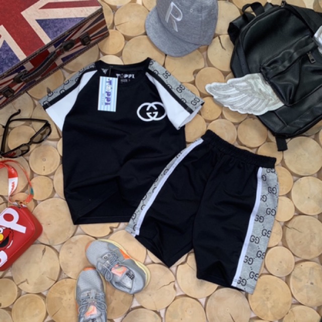 Bộ bé trai in logo g.c