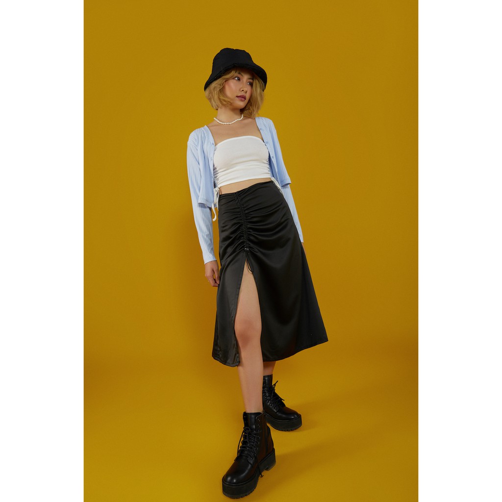 Chân váy satin dài xẻ đùi BLMDE | BigBuy360 - bigbuy360.vn