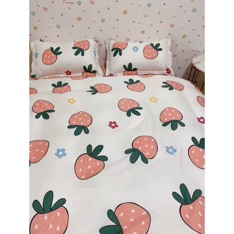 Set Chăn Ga Dâu Tây Ga Caro Hồng Cam Cotton Poly Siêu Đáng Yêu (Shinbedding.shop)