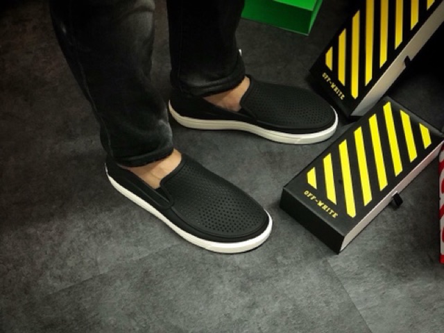 Giày Cross slip on dành cho Nam, phù hợp với mọi thời tiết.