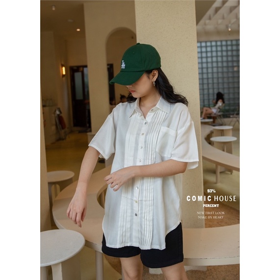 Áo sơ mi linen nữ tay ngắn xếp ly túi ngực Comic