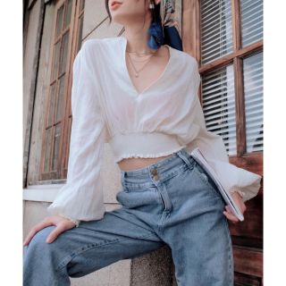 Áo croptop cổ V bo eo tay bo phồng