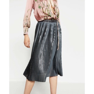 Váy xếp ly Zara