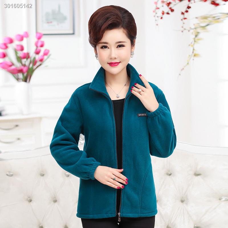 Middle-aged and elderly coat 2019 new 40-year-old 50 mothers wear autumn and winter plus velvet sweater plus size fleece jacket women