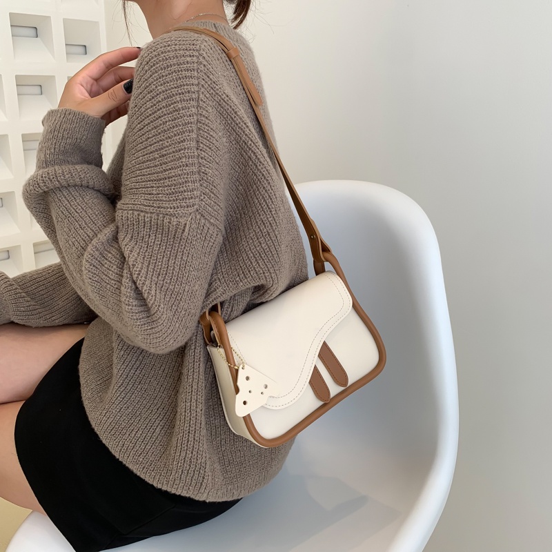 Túi xách nữ đeo chéo da mềm thiết kế phong cách dễ thương kèm móc da tam giác HY255