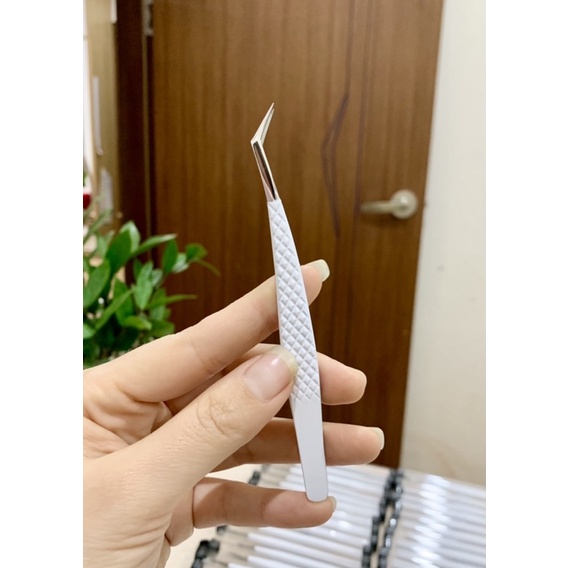 Nhíp hoa hồng đen trắng