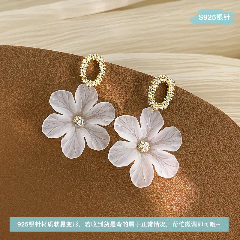 Bông tai trang trí hình hoa xinh xắn dành cho nữ