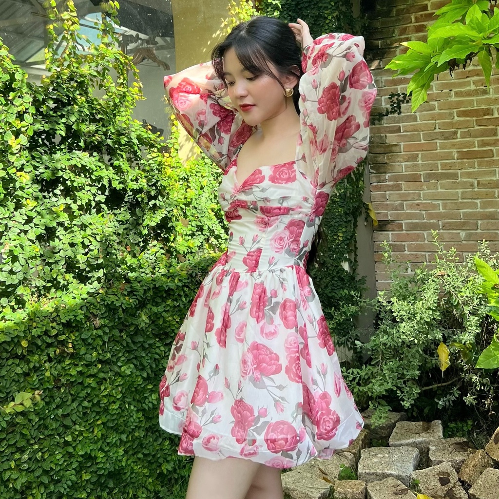KIOBI – Đầm Aurora form mini ôm cúp ngực, tay phồng dài, hạ eo, tùng xòe, lưng thun, vải voan tơ hồng đỏ - KID227169HH