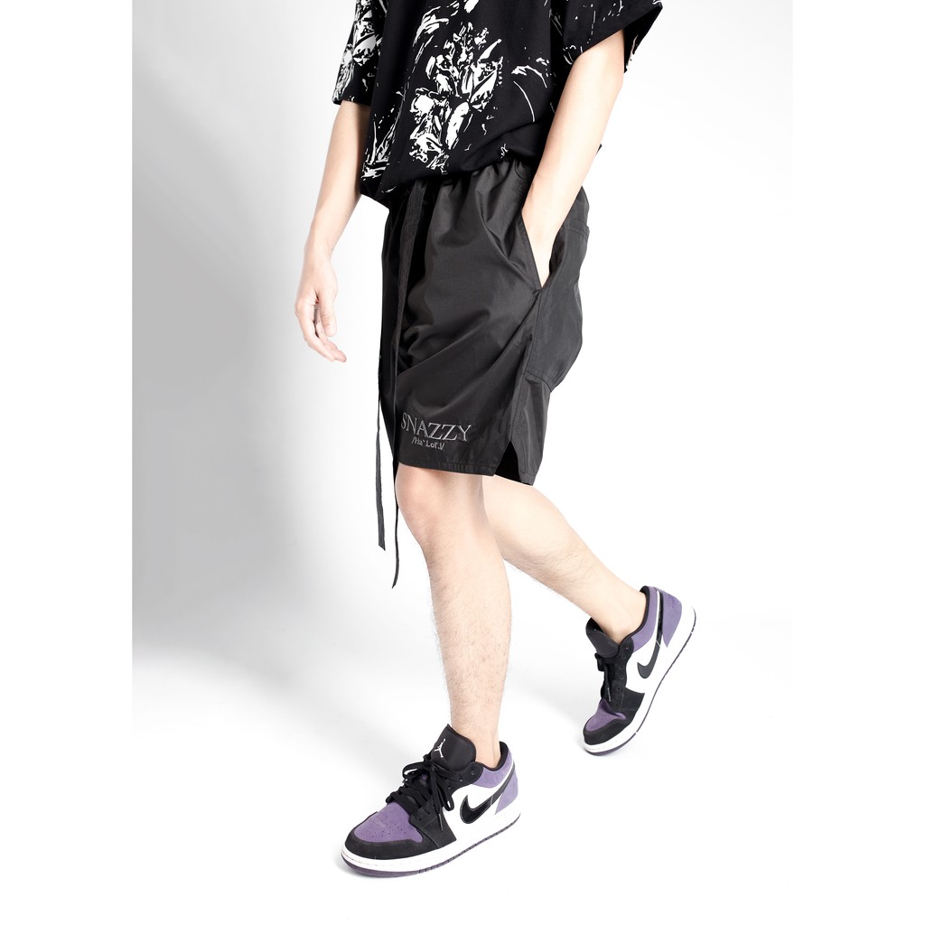 SNAZZY - Quần short nam gió màu đen form ngắn trên đầu gối | BigBuy360 - bigbuy360.vn