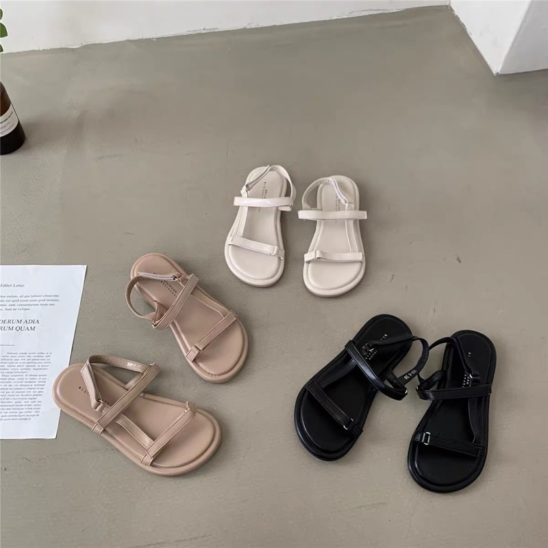 Giày sandals đế bệt quai ngang