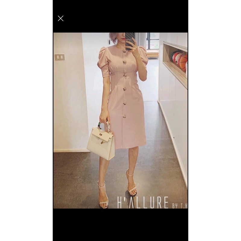 Pass váy Lane, Hallure