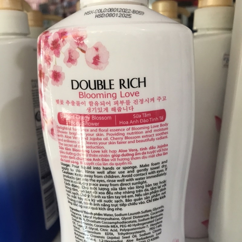 Sữa tắm hoa anh đào tinh tế Double Rich Love Blooming chai 550g