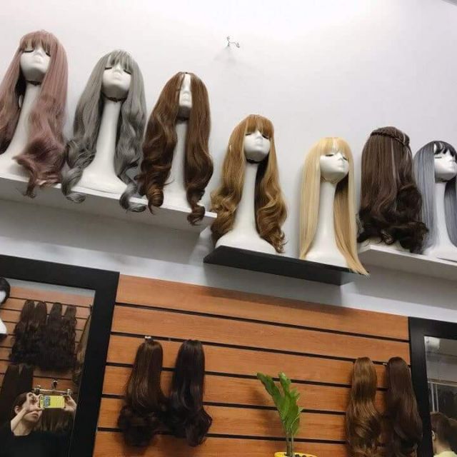 Đầu đội tóc giả