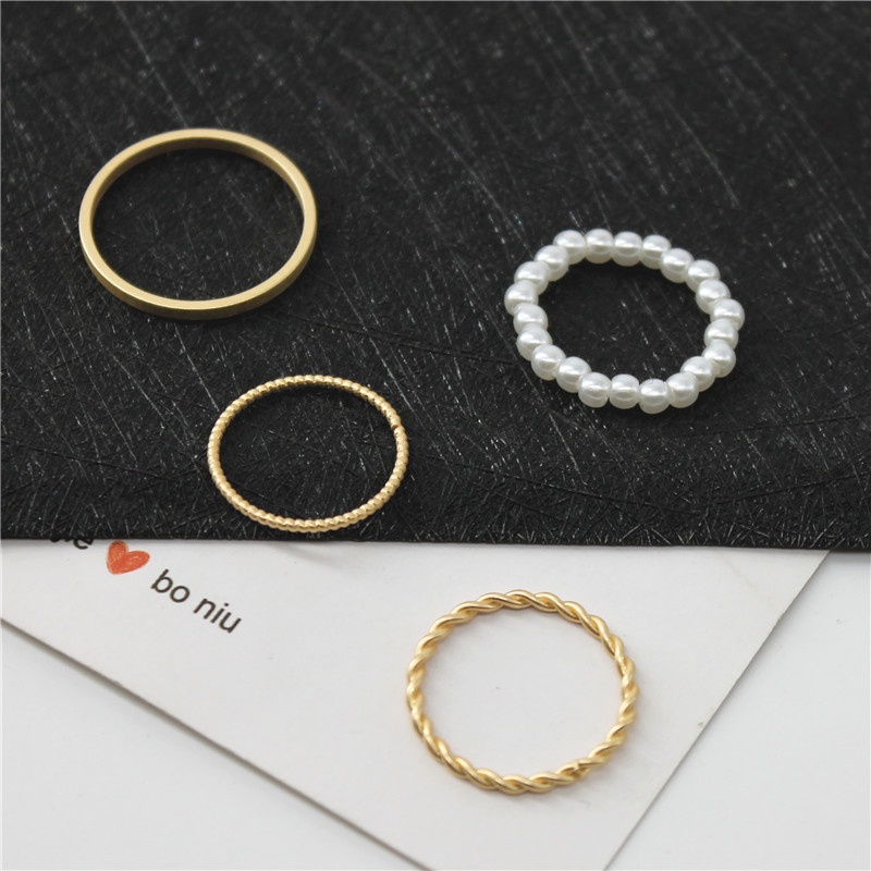 Bộ Nhẫn Đính Ngọc Trai Thời Trang