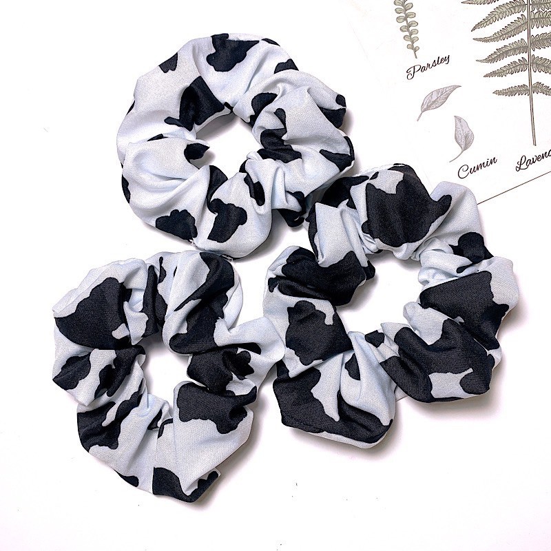 scrunchies cột tóc bò sữa hottrend.cột tóc họa tiết bò sữa