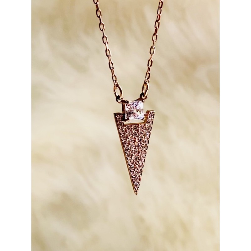 Dây chuyền đính đá pha lê Swarovski mạ vàng mặt tam giác