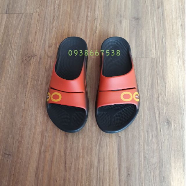 Dép Oofos quai ngang màu đỏ