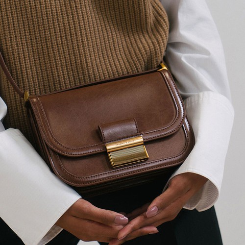 Miếng dán khóa túi Charles & Keith Metallic Push-Lock Crossbody