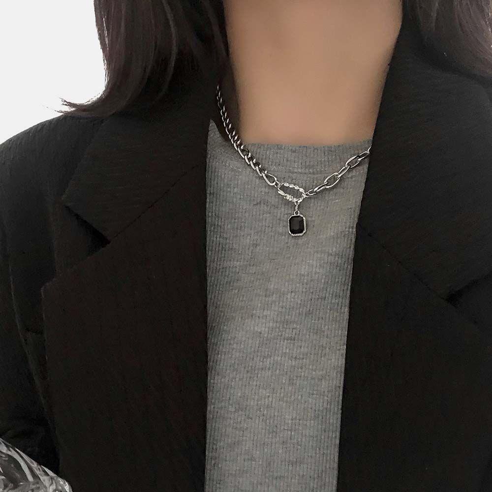 Vòng Cổ Choker Mặt Vuông Màu Đen Phong Cách Hip Hop Hàn Quốc Cá Tính Dành Cho Bạn Nữ