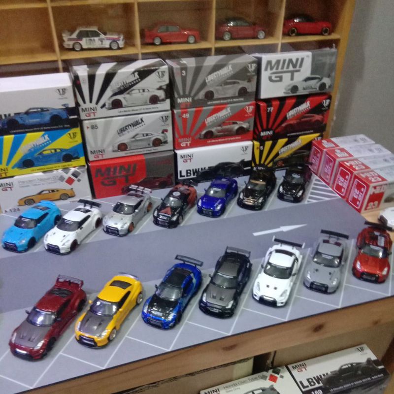Mô Hình Xe Hơi Nissan Skyline GTR R35 LB Tỉ Lệ 1/64