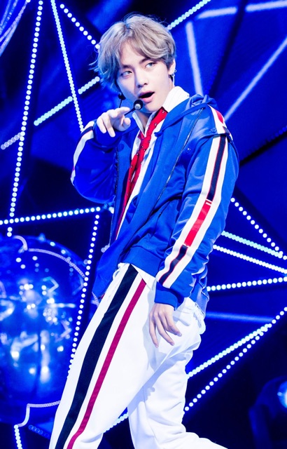 ẢNH THẬT BỘ QUẦN ÁO KHOÁC XANH DNA V TAEHYUNG BTS | BigBuy360 - bigbuy360.vn