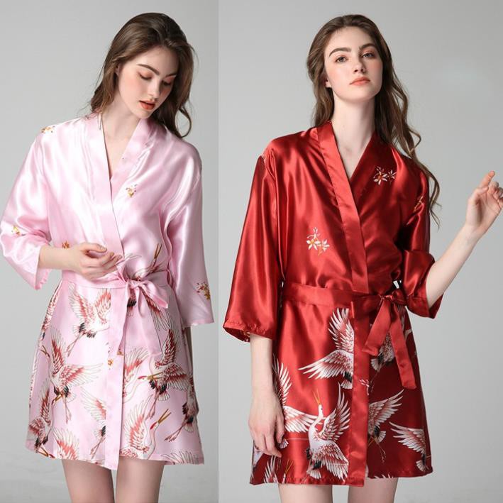 Set Váy ngủ hai dây kèm áo choàng ngủ kiểu kimono in hình hạt sang trọng với màu hồng đỏ nổi bậc