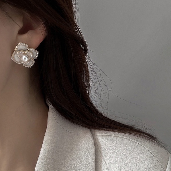 Bông tai hình hoa đính ngọc trai giả phong cách retro