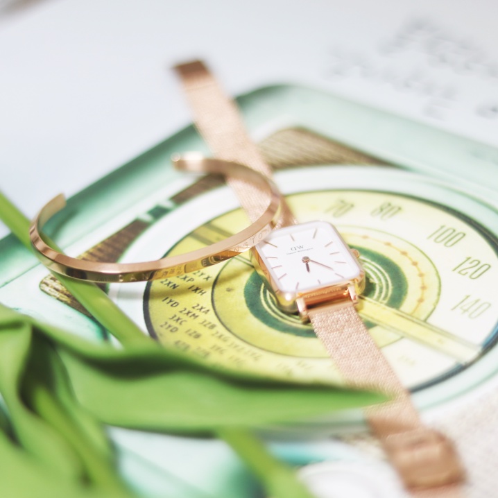 Đồng Hồ Nữ Daniel Wellington Quadro Pressed Melrose White & Vòng Tay Classic Cuff V1 DW Chính Hãng - OtisWatch