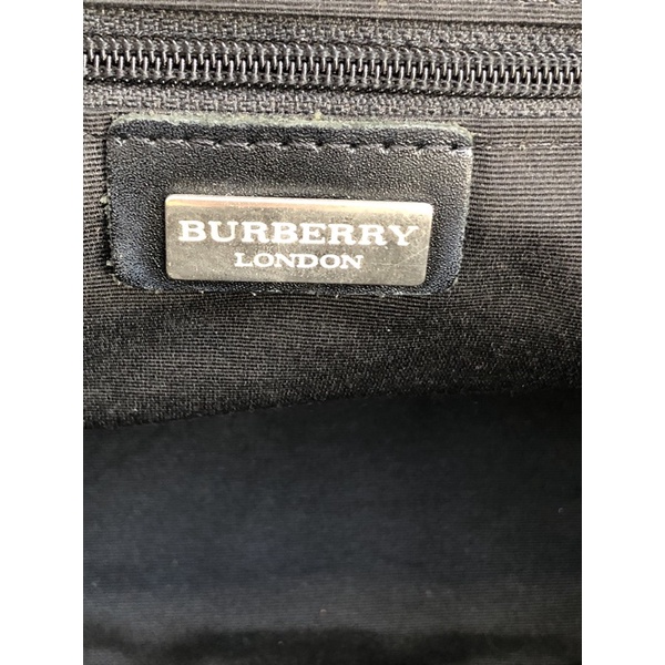 Túi chuẩn si. Túi qua sử dụng. Khách vui lòng xem hình nếu muốn biết thêm thông tin sản phẩm mời khách vô chat . Thanks.